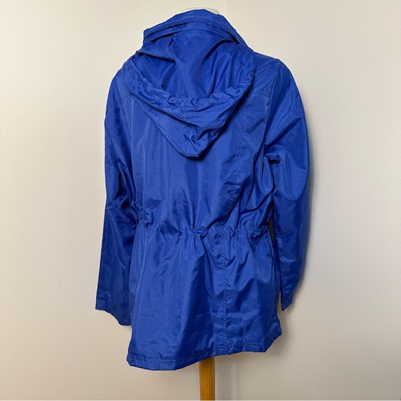 XL Serengeti Windbreaker - Picture 2 of 10